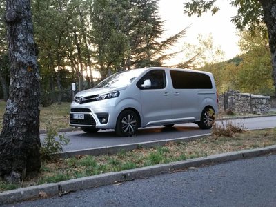 ¿Una furgo industrial con diseño de lujo? Así es el Toyota PROACE Verso VIP