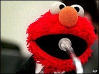 Elmo de Barrio Sésamo explica que es la guerra