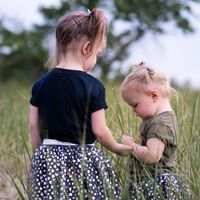 Cómo saber si tu hijo es diestro o zurdo: pruebas sencillas para comprobarlo