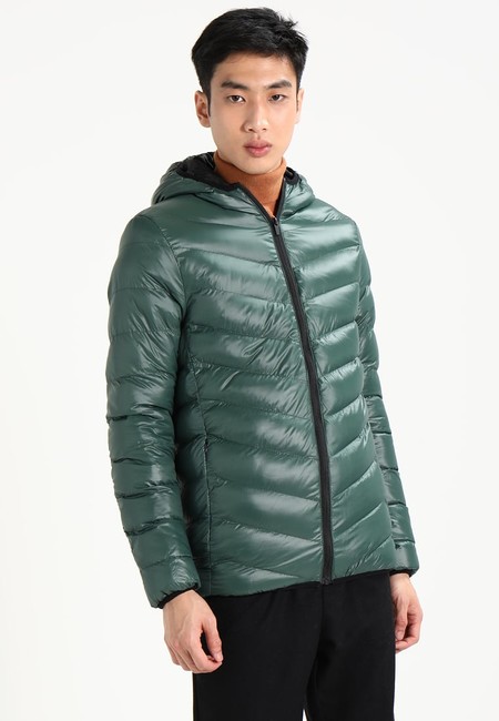 Por sólo 20,95 euros en Zalando tenemos la chaqueta Glacier Quilt de Burton Menswear London en Zalando