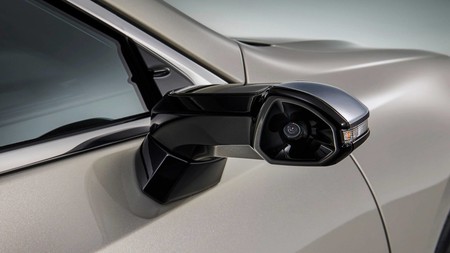 El nuevo Lexus ES estrenará en octubre retrovisores digitales, aunque de momento sólo en Japón