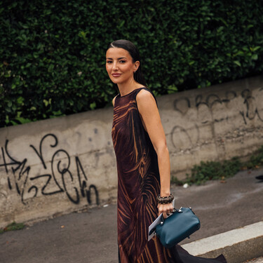 Este vestido de Sfera parece hecho a mano y cuesta menos de 40 euros en las rebajas de verano de El Corte Inglés