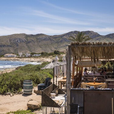 Si te faltan ideas para comer este verano, aquí tienes más de 260 bares, chiringuitos y restaurantes con terraza por toda España 
