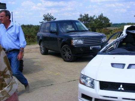 A Top Gear la crisis no le afecta y destrozan un Mitsubishi EVO VII