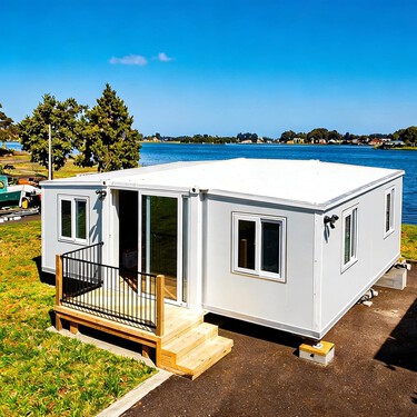 Amazon vende una casa prefabricada lista para vivir: tiene un dormitorio, baño y cocina completa por menos de 8.000 euros