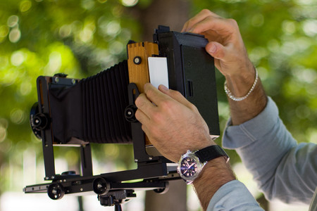 Respaldo de instantáneas 4x5 LomoGraflok: el mundo de las instantáneas llega al gran formato junto a Lomography