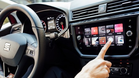 SEAT lanza el asistente de voz de Amazon en sus coches: Alexa ya está en España
