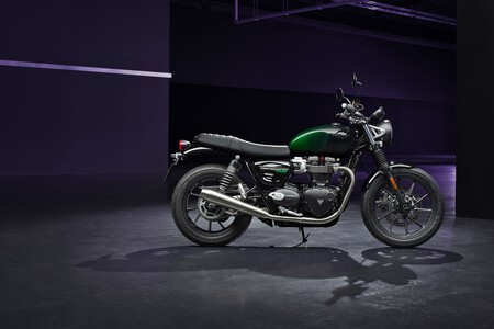 Triumph Bonneville Stealth Edition 2024 011