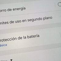 Cargar el móvil toda la noche no tiene por qué estropear la batería: con unos simples ajustes lo puedes evitar 