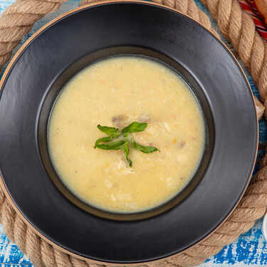 Cuando quiero cenar una sopa de pescado hago esta sabrosa receta, rápida, barata y saludable 