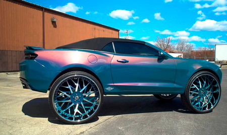 El Chevrolet Camaro Convertible que quería ser un Monster Truck