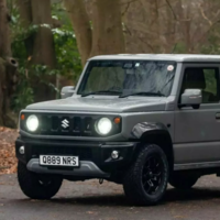 Nadie pidió un Suzuki Jimny 6x6, pero alguien se atrevió a fabricarlo y ahora lo vende: un todoterreno de seis ruedas, tan adorable como absurdo