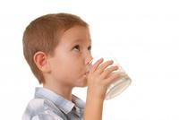 Introducir la leche de vaca de forma progresiva podría evitar la reacción alérgica