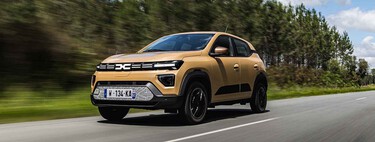 Probamos el nuevo Dacia Spring: sigue siendo el coche eléctrico más barato pero ahora tiene más equipamiento por casi el mismo precio