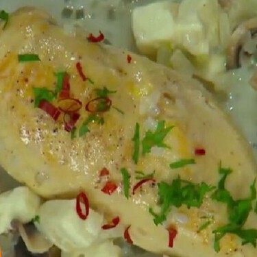 Cómo hacer pollo a la crema con champiñones, con la receta y consejos de la Chef Betty Vázquez en solo 30 minutos