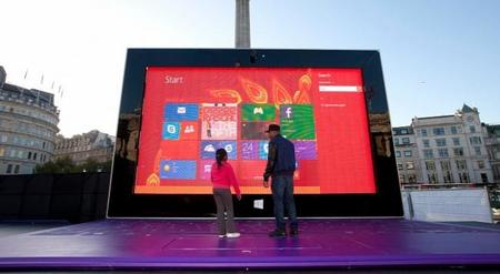 Microsoft coloca un Surface 2 de 383 pulgadas en Trafalgar Square, Londres