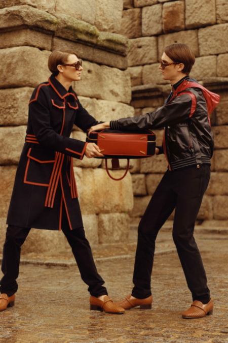 Lo nuevo de Loewe para el Otoño-Invierno 2015 se pasea cómodamente por Segovia