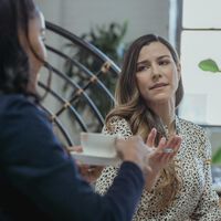 Usar palabras complejas no te hará parecer más inteligente. Pero los trucos de este experto en comunicación de Stanford, sí