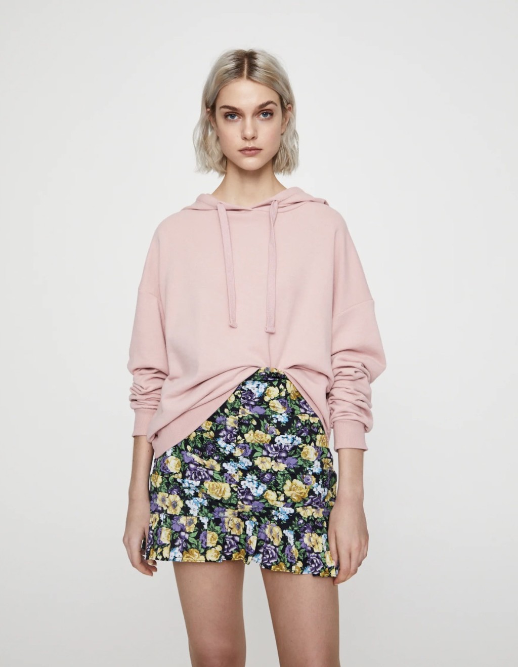 Las sudaderas de Pull & Bear son perfectas para estar por casa y desprender estilo sal al Las sudaderas de Pull & Bear son perfectas para estar por casa y desprender estilo sal al