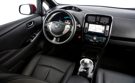 Nissan LEAF 2013 interior negro
