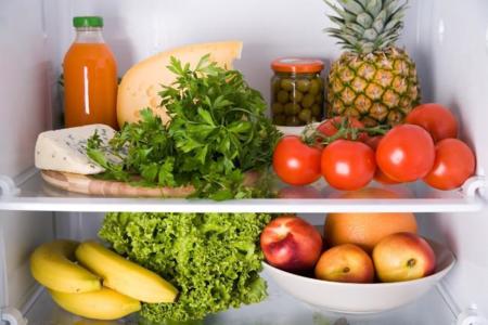 Cinco alimentos vegetales que no deberías guardar en el refrigerador