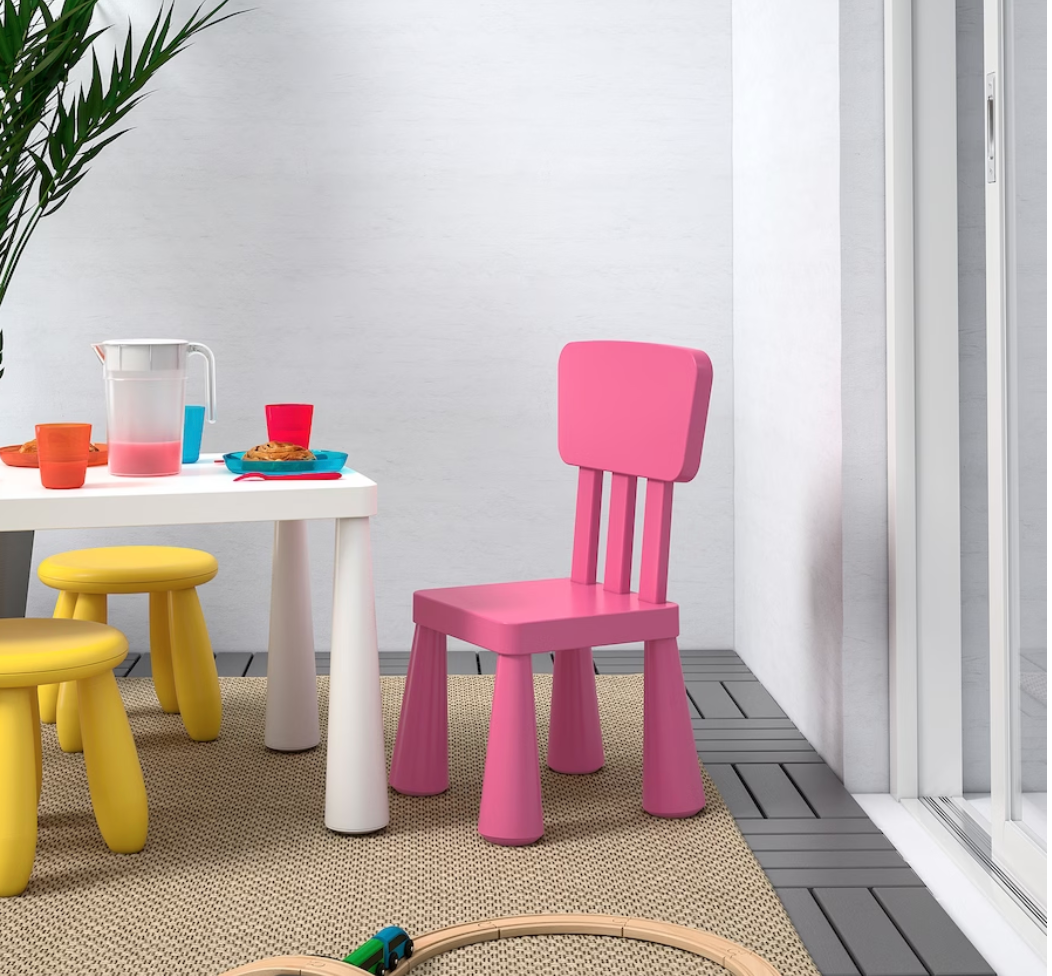 Silla ideal para usarla al aire libre y fácil de limpiar cuando se mete en casa.