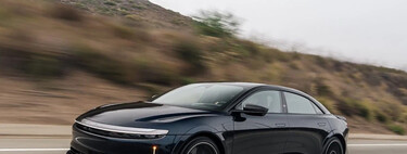 El coche eléctrico blindado más rápido del mundo es tan seguro que tiene hasta aviones caza a su disposición