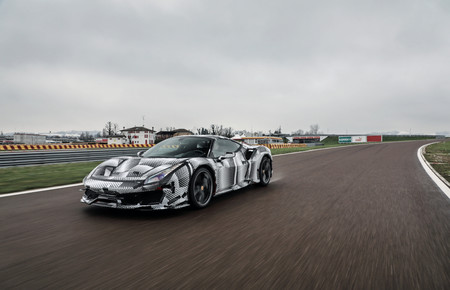 Video: el Ferrari 488 Pista afina los últimos detalles en el circuito de Fiorano