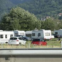 Un club de rugby, harto de que más de 80 caravanas ocupen sus campos cada verano: “Solo falta enviarles una invitación para venir al camping”