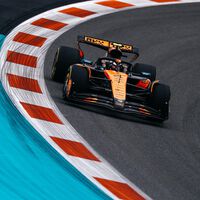 Lando Norris gana la carrera sprint más loca que se recuerda y a Fernando Alonso lo manda contra el muro Liam Lawson