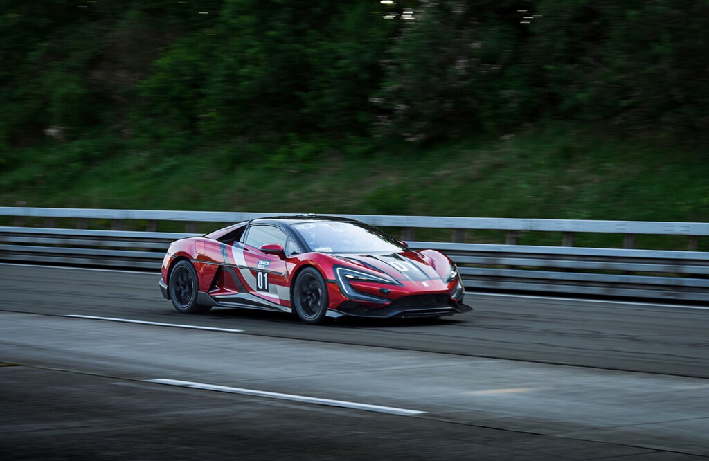 China está fabricando los coches eléctricos más rápidos del mundo y es un problema de seguridad. Por eso quieren prohibir que aceleren a lo bestia 
