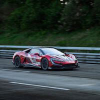 Los coches eléctricos chinos tienen una aceleración tan brutal que ya es un problema de seguridad. El Gobierno quiere que sean más lentos