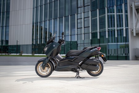 Yamaha Xmax 300 Tech Max 2023 037