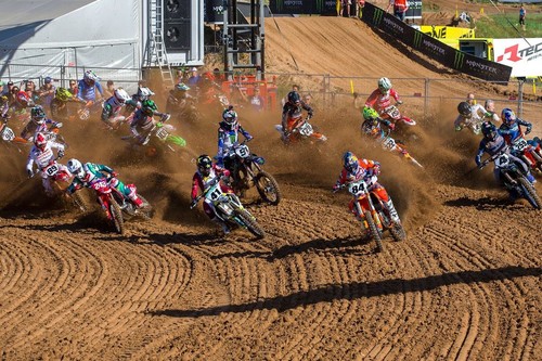 Tim Gajser triunfa en el triple empate de MXGP en Letonia y Jorge Prado no perdona con otro doblete