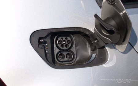 Volkswagen e-Golf puerto de recarga CCS