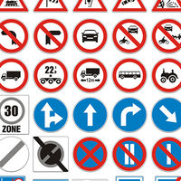 ¿Hay señales de tráfico machistas? La Fiscalía cree que algunas denotan "dependencia y subordinación" de la mujer