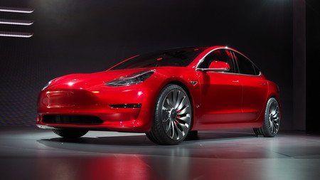 El Tesla Model 3 desembarca en Valencia, inaugurando la quinta tienda Tesla de España