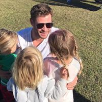 ¿Acaso el pelo largo es solo de niñas? Critican a Elsa Pataky y Chris Hemsworth porque sus hijos varones llevan melena