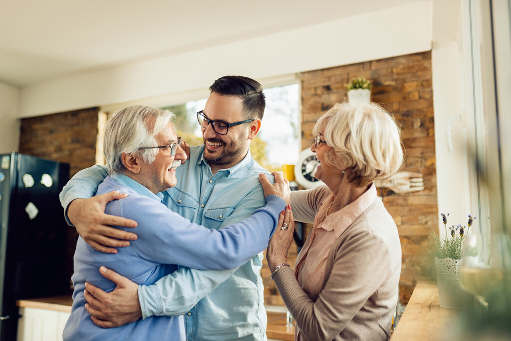 Volver a casa de tus padres con 35 años por la crisis de vivienda: para los psicólogos el gran reto es "renegociar la convivencia"