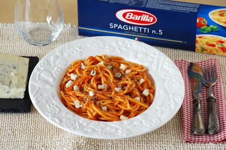 Spaghetti con salsa pomodoro al basilico Barilla y Gorgonzola