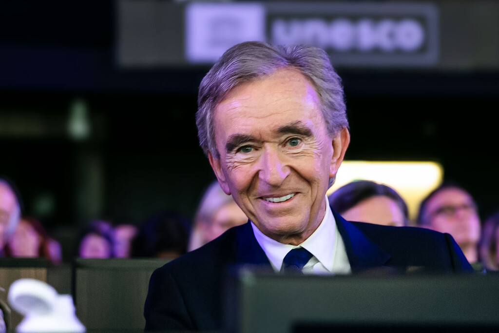 Amancio Ortega no es el único millonario que ha pasado de un imperio de la moda al ladrillo: Bernard Arnault le sigue los pasos 