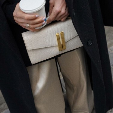 Estos son los mejores bolsos de piel para comprar en las segundas rebajas del invierno 2026 que llevaremos de aquí a verano