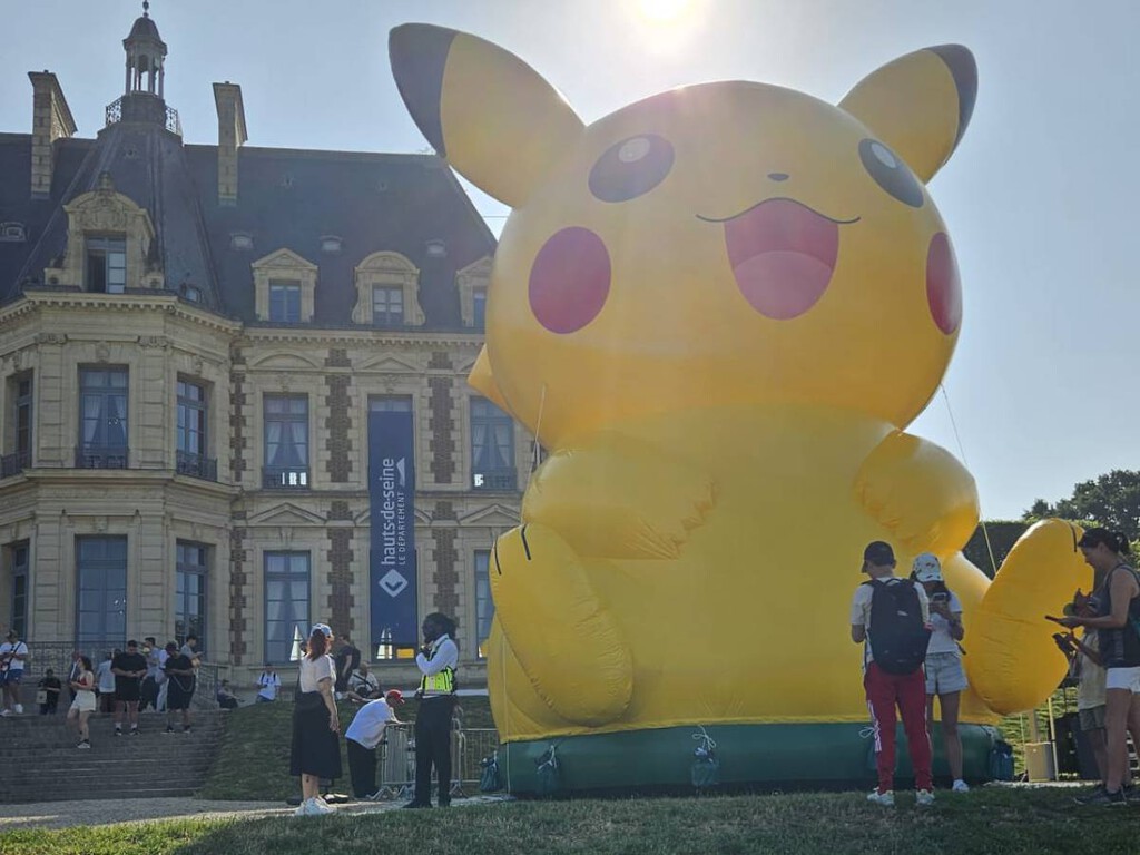 Dicen que Pokémon GO está flojeando. Yo acabo de estar con 500 personas apelotonadas en una raid. Noticias en tiempo real