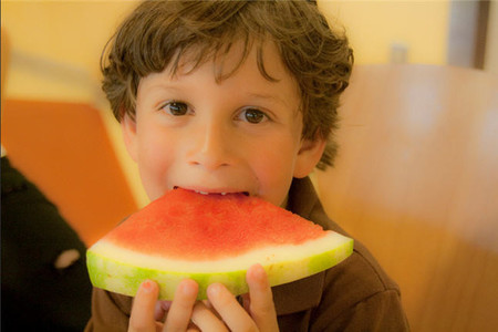 Sandía: el preciado fruto del verano que gusta a los niños y beneficia su salud