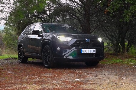Un comportamiento suave, fluido y poderoso del Toyota RAV4 Black Edition