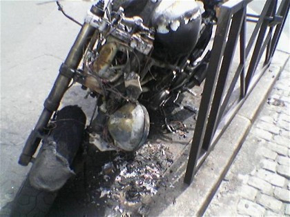 Ducati Monster quemada