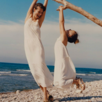 Prendas iguales para madres e hijas y bañadores a juego para toda la familia