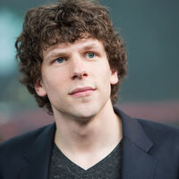 "Mi mente funciona a base de ansiedad y catastrofismo". Jesse Eisenberg es el pesimismo por excelencia en Hollywood, pero ha encontrado la solución 