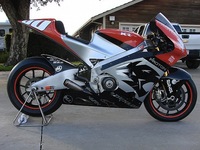 Volvemos a salir de compras, esta vez Kenny Roberts nos lleva de subasta