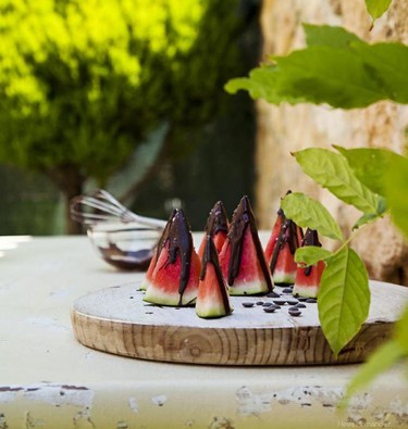 Fresca y sabrosa receta de barcos de sandía, chocolate negro y flor de sal